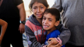 Copiii din Gaza isi scriu numele pe brate, ca sa fie identificati in cazul in care mor in atacuri aeriene - VIDEO