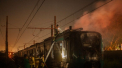 Haos la Rio de Janeiro. Un tren si zeci de autobuze si camioane au fost incendiate din razbunare