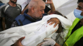 Familia corespondentului Al-Jazeera in Gaza a fost ucisa in bombardament. Imagini sfasietoare cu jurnalistul care isi identifica rudele - FOTO
