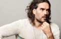Russel Brand este dat in judecata de o actrita din filmul „Arthur”. Actorul britanic ar fi agresat-o sexual la filmari