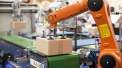 Un barbat a fost strivit de un robot dupa ce a fost confundat cu o cutie de ardei. Acesta a murit
