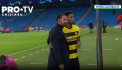Fotbalist Rio Ferdinand si-a sarbatorit ziua de nastere in calitate de reporter pe teren, unde a avut parte de o surpriza mai putin placuta - VIDEO