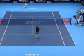 Infrangere surprinzatoare pentru Carlos Alcaraz la Turneul Campionilor. Spaniolul a cedat in meciul de debut in fata lui Alexander Zverev - VIDEO