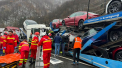 O platforma auto cu masini Tesla spulberata de alta care transporta autoturisme second hand, in Romania - GALERIE FOTO