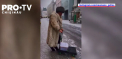 O rusoaica - arestata dupa ce s-a filmat mancand caviar rosu in fata Kremlinului. Ce a spus femeia - VIDEO