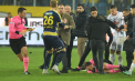 Scenele tulburatoare care nu s-au vazut la TV, cu arbitrul batut. Imagini cu puternic impact emotional