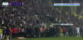 Un nou scandal in Turcia, la reluarea campionatului de fotbal. Patronul unui club din Istanbul a fost nemultumit de arbitraj si a scos jucatorii de pe teren - VIDEO