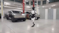 Un robot a atacat un inginer de la o fabrica Tesla din Texas