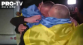 Cu lacrimi in ochi, peste 200 de prizonieri ucraineni au revenit acasa: „Nu ati uitat de noi” - VIDEO