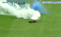 Caz neobisnuit in a doua liga germana. Un meci a fost intrerupt, dupa ce terenul a fost invadat de masinute cu telecomanda - VIDEO