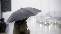 Va ploua in mai multe regiuni ale tarii, iar la nord ar putea cadea lapovita. Prognoza meteo