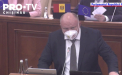 Masti de protectie, pancarte cu slogane, discutii despre vin si replici taioase, in plenul Parlamentului: Recean a prezentat raportul de activitate al Guvernului - VIDEO