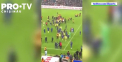 Terenul de fotbal s-a transformat intr-un ring de MMA, dupa o partida din campionatul Turciei. Fanii clubului Trabzonspor i-au atacat pe jucatorii rivalei Fenerbahce, care sarbatoreau victoria in meciul direct - VIDEO