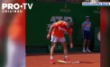 Moutet  și-a ieșit din minți la turneul de la Monte Carlo. Francezul și-a rupt racheta și a pus la treabă copiii de mingi - VIDEO