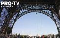 Record inedit stabilit de o franțuzoaică pe Turnul Eiffel - VIDEO