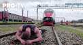 Un sportiv din Rusia a bifat un record incredibil, după ce a reușit să urnească din loc un tren de 650 de tone - VIDEO