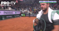 Pe tabloul masculin al turneului de Mare Șlem, favoriții au ajuns în turul trei fără mari probleme. Competiția a părăsit-o veteranul Stan Wawrinka, care a avut o despărțire emoționantă de publicul francez - VIDEO