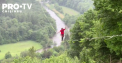 Spectacol de echilibristică în Belgia. Un acrobat a traversat pe sârmă o vale din sudul țării - VIDEO