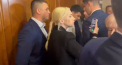 Îmbrânceli și mânerul ușii rupt, la Parlament. Deputații Șor au încercat să intre forțat în sala de ședințe, deși au interdicție - VIDEO