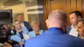 Un nou scandal la Parlament. Deputații ȘOR au început a scanda și l-au huiduit pe președintele Parlamentului în timp ce încercau din nou să intre în plen  - VIDEO
