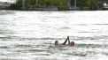 Ministrul francez al sportului a înotat în Sena înainte de debutul Olimpiadei de vară - VIDEO