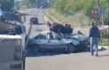 O motocicletă a ajuns pe acoperișul unui autoturism, în urma unui accident produs în Tohatin. Imagini de la locul impactului - VIDEO