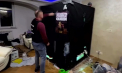 Doi bărbați - reținuți pentru 72 de ore pentru comercializare drogurilor pe Telegram. Momentul în care ofițerii INI descind cu percheziții la domiciliile celor doi - VIDEO
