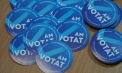 Premieră. Alegătorii care își vor exercita dreptul de vot pe 20 octombrie, vor primi abțibilduri cu marcajul „Am votat!”, înlocuind astfel vechea ștampilă - VIDEO