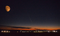 O cometă „și-a dat întâlnire” cu cerul Moldovei noaptea trecută. Fenomenul a fost surprins de un fotograf - FOTO

