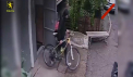 Un bărbat - reținut pentru 72 de ore, după ce ar fi furat cinci biciclete, în capitală. Momentul - surprins de camerele de supraveghere - VIDEO