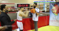 Aproape opt lovituri pe secundă. Atât este media recordului mondial la lovituri cu mâinile întinse într-un singur minut - VIDEO