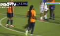 Fotbalistul cu cea mai neobișnuită coafură din lume vine din Insulele Anguilla. Jucătorul se remarcă datorită lungimii părului, care îi ajunge până la gambe - VIDEO 