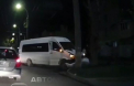 A pierdut controlul volanului și s-a lovit într-un copac. Care este starea șoferului - VIDEO