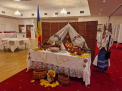 Cu prosoape tradiționale, colaci și compoziții florale. Cum au fost întâmpinați moldovenii la secțiile de votare din Irlanda - FOTO/VIDEO