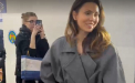 Candidatul independent Natalia Morari a venit împreună cu copilul său, care nu a lăsat-o inițial să intre în secția de votare - VIDEO 