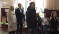 Premierul și președintele Parlamentului au mers la braț cu soțiile la secțiile de votare. Pentru ce au votat oficialii - VIDEO
