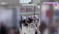 Au votat apoi au dansat. Moldovenii din diasporă au încins hore chiar în fața secțiilor de votare. Unii au parcurs mii de kilometri pentru a putea vota - VIDEO