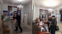 Primii alegători s-au prezentat deja la urnele de vot - FOTO