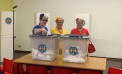 S-au îmbrăcat cu rochii în culoarea drapelului de stat și au mers să voteze. Trei moldovence stabilite în Italia au întors privirile la o secție de votare din Milano - FOTO/VIDEO