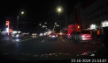 Un bărbat, transportat la spital, după ce a ajuns cu mașina într-un troleibuz ce staționa la stația de așteptare. Imagini de la locul accidentului - VIDEO