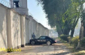„S-a parcat” direct în gardul penitenciarului: Imagini surprinse cu accidentul produs de șoferul unui Porsche - FOTO/ VIDEO