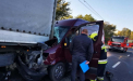 Accident matinal în capitală: Salvatorii au intervenit la descarcerarea unui șofer prins în fiarele mașinii - VIDEO