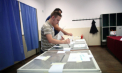 Regulile de care trebuie să țineți cont atunci când mergeți la urnele de vot. De ce acte aveți nevoie pentru a putea vota la scutinul de mâine - VIDEO