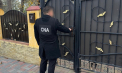 Au ajutat mai mulți moldoveni să ajungă ilegal în UE. Trei bărbați din sudul țării, cercetați de CNA pentru trafic de influență. Imagini din timpul perchezițiilor - FOTO