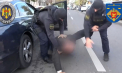 Un cetățean al Turciei - plasat în arest pentru 72 de ore, după ce a fost prins în flagrant cu 7000 de euro primiți mită. Momentul când mascații de la CNA îl rețin - VIDEO