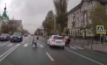 Șoferul care era cât pe ce să lovească patru pietoni, în centrul capitalei, a fost identificat - VIDEO
