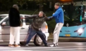 A urcat băut la volan și a provocat un accident. Un șofer - dat jos cu forța de la volanul unei mașini pe o stradă din capitală - VIDEO