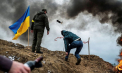 Ucraina marchează azi o mie de zile de la invazia la scară largă a Rusiei, cu trupe obosite luptând pe numeroase fronturi și atacuri frecvente cu drone şi rachete asupra orașelor - VIDEO