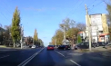 Și-a pus viața sa, dar și a celorlalți participanți la trafic în pericol. Momentul în care un șofer trece cu viteză la culoarea roșie a semaforului și nu cedează pietonului - VIDEO