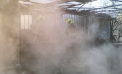 Un bărbat a ajuns la spital, după ce locuința sa a luat foc, la Vadul lui Vodă. Imagini de la locul incendiului - FOTO